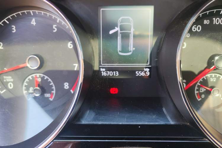 Used Volkswagen Touran 2018 Volkswagen Touran L 280TSI DSG Comfort Edition 7 Seats China V Emission Standard Odometer Close Up