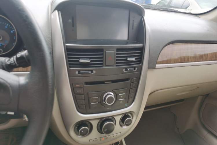 Used Buick Excelle 2015 1.5L Automatic Classic Model Audio And AC Panel