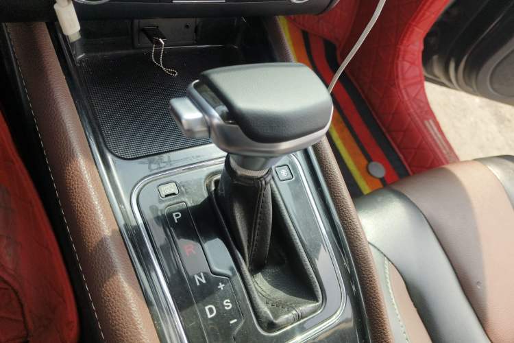 Used Dongfeng Fengon 580 2016 1.5T CVT Luxury Model Gear Lever