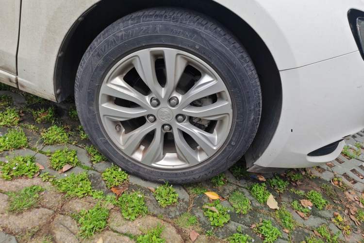 Used Buick GT 2021 Revised Version Flagship 1.5L Automatic Elite Edition Right Front Wheel Hub