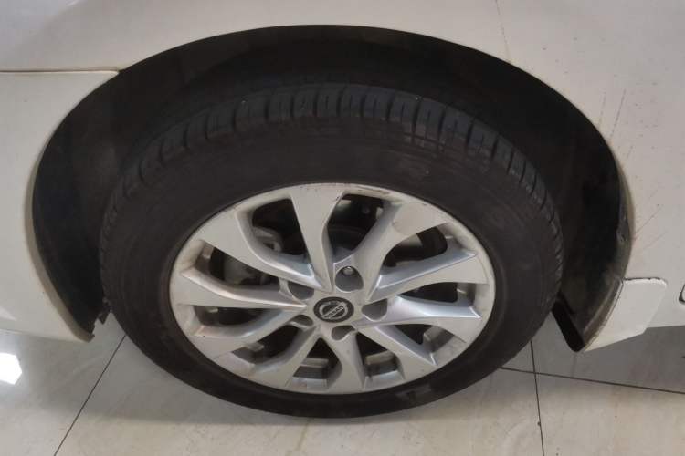 Used Nissan Sylphy 2019 1.6XV CVT Smart Connect Luxury Edition China VI Standard Exterior 4