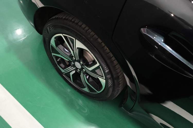 Used Hongqi E-QM5 2022 431 km Charge & Enjoy Edition