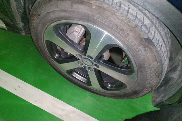 Used Mercedes-Benz GLC 2017 GLC 260 4MATIC Luxury Model Right Front Wheel Hub