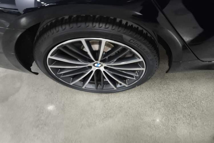 Used BMW 5 Series 2023 530Li xDrive M Sport Package Right Rear Wheel Hub