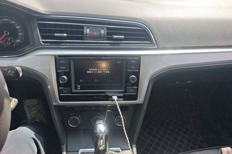 Used Volkswagen Lamando 2019 230TSI DSG Fashion Edition China VI Audio And AC Panel