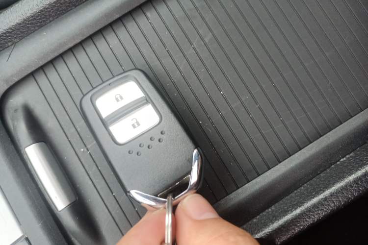 Used Honda Jade 2017 1.8L automatic Comfort version 5 seats Vehicle Key