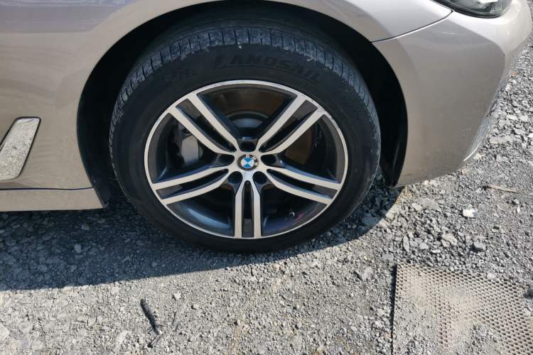 Used BMW 5 Series 2021 530Li Leading Luxury Package Right Front Wheel Hub