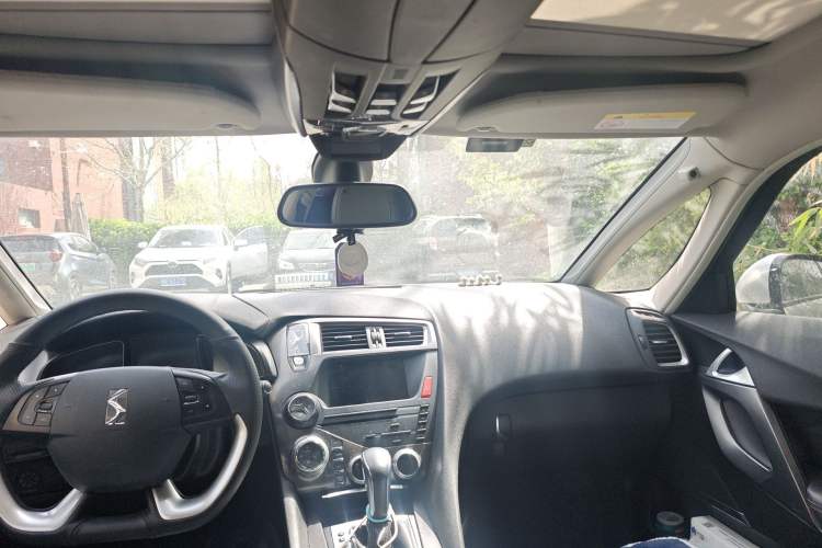 Used DS 5 2013 1.6T Luxury Edition THP160