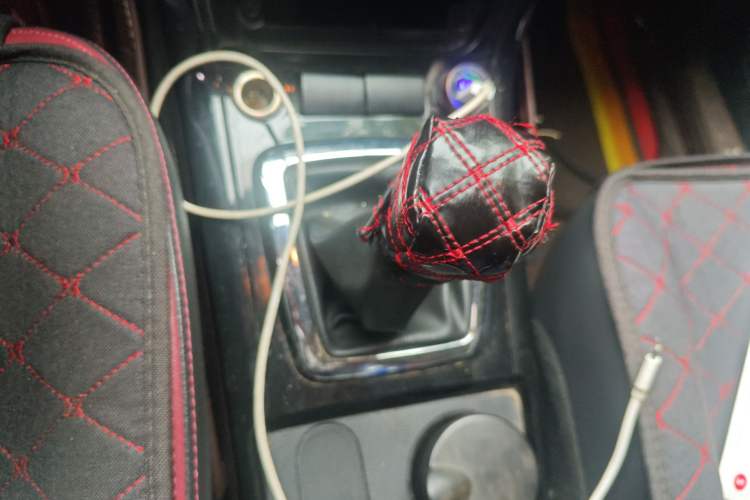 Used HYOSOW S3 2014 1.5L Comfort Version China IV Emission Standard Gear Lever