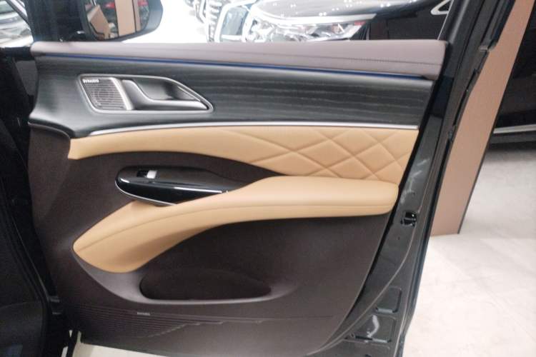 Used Denza D9 2024 DM-i 980 Four-Wheel Drive Prestige Model
