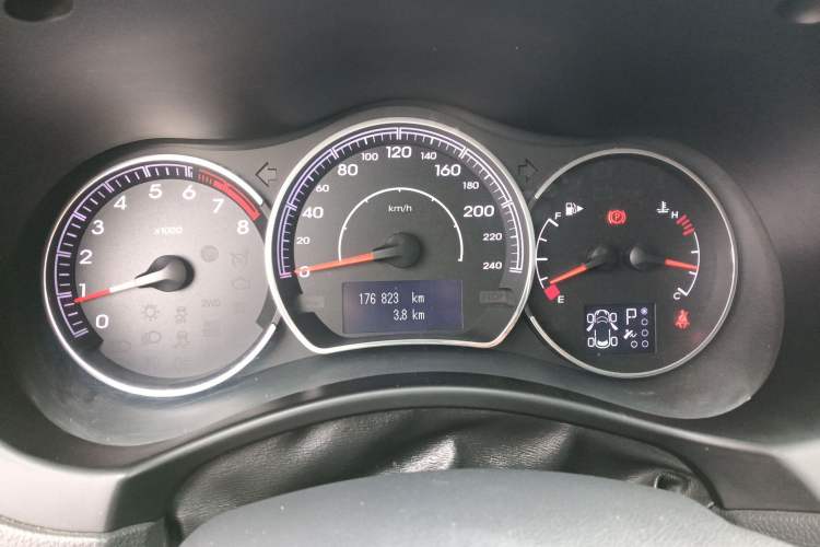 Used Renault Koleos 2013 2.5L Two-Wheel Drive Comfort Edition with Navigation
