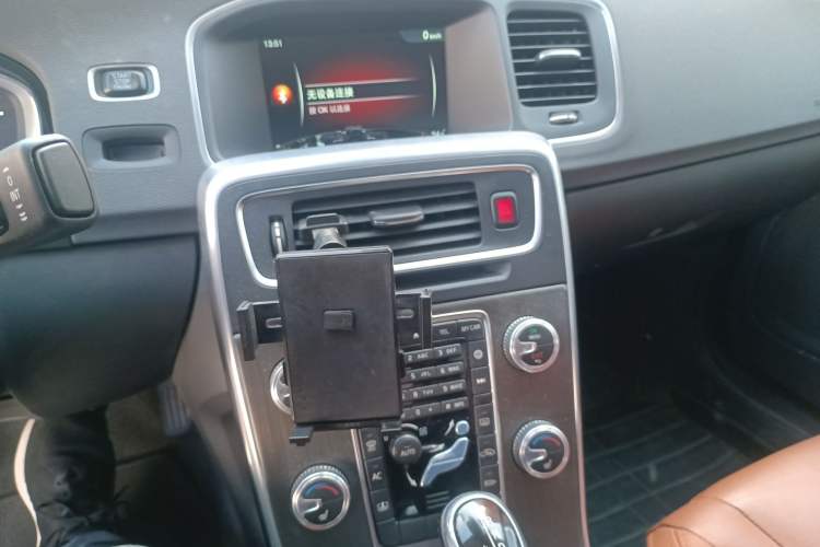 Used Volvo S60 2016 S60L T5 Intelligent Drive Edition Audio And AC Panel