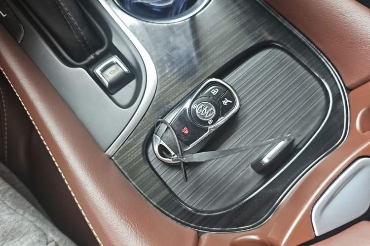 Used Buick Envision 2018 28T Four-Wheel Drive Luxury Model
