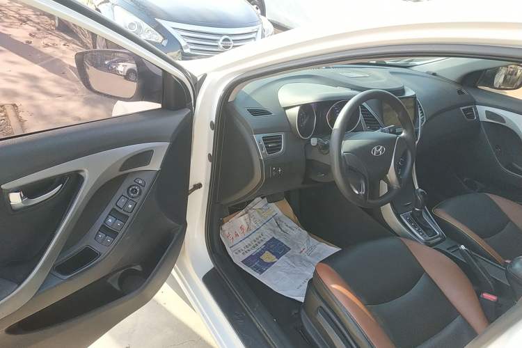 Used Hyundai Elantra (5th Generation / Langdong) 2015 1.6L Automatic Leading Model