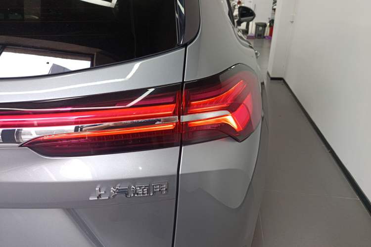 Used Buick Envision 2025 Encore Plus 28T Two-Wheel-Drive Platinum Edition