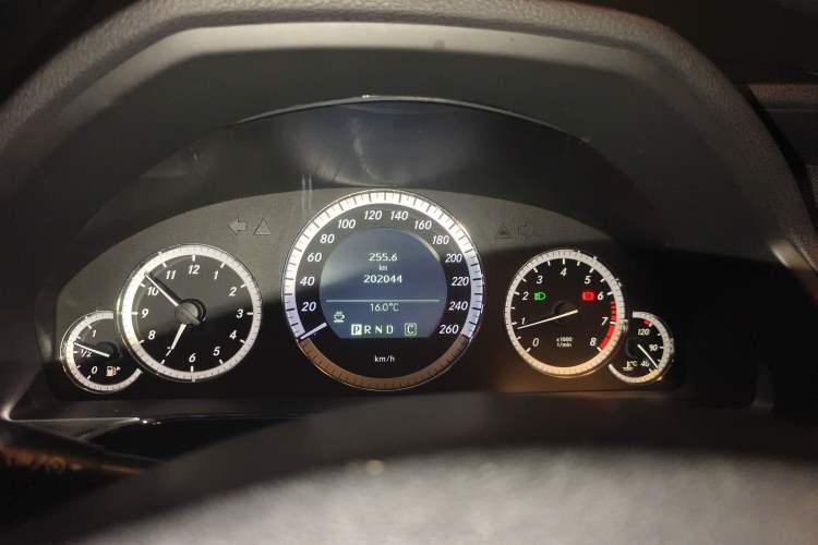 Used Mercedes-Benz E-Class 2010 E 260 CGI Fashion Model Instrument Cluster