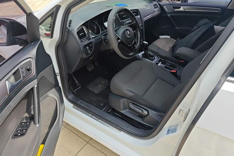 Used Volkswagen Golf 2017 230TSI Automatic Comfort Edition – Celebrating Milestone of One Million Units
