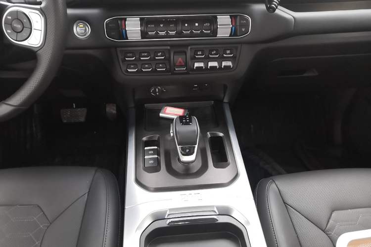 Used 212 T01 2025 2.0T Changfeng
