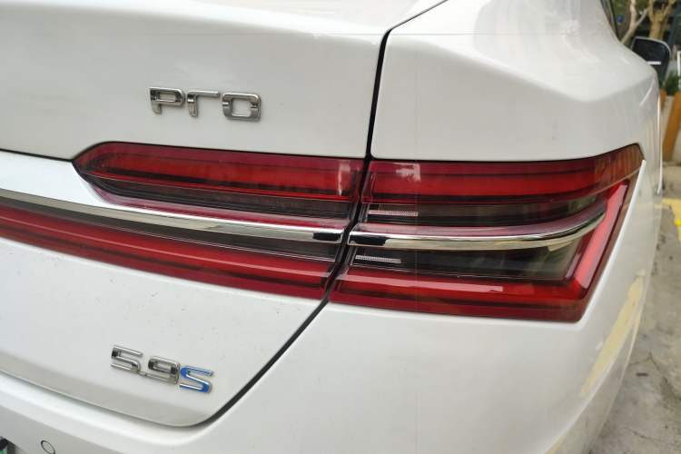 Used BYD Qin Pro New Energy 2018 DM 1.5TI Automatic Smart Connect Elite Model Right Rear Taillight