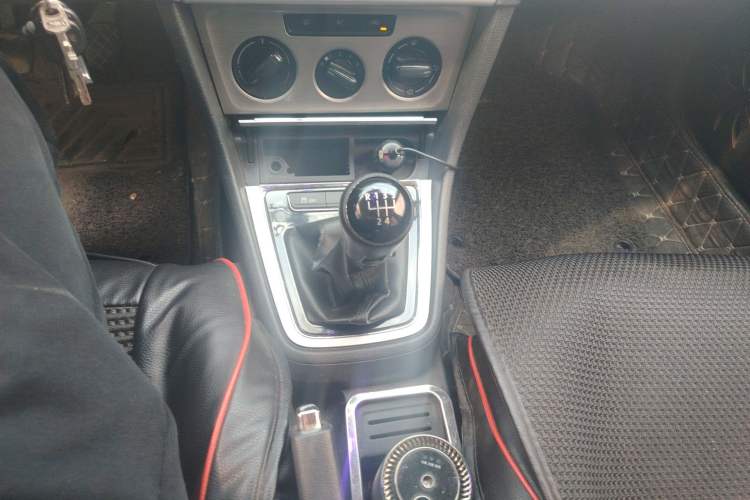 Used Volkswagen Lavida 2013 1.4TSI Manual Comfort Edition Gear Lever