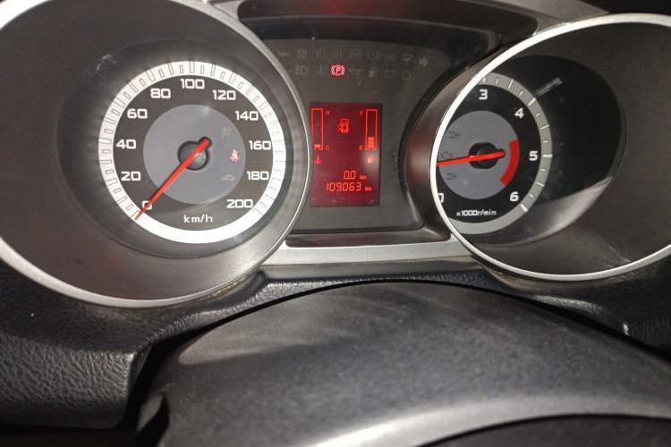 Used Land X8 2012 Explorer Edition 2.0T Diesel 4x2 Luxury Model Odometer Close Up