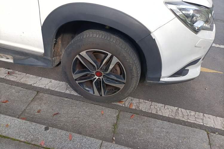 Used BYD Tang New Energy 2015 2.0T Four-Wheel-Drive Flagship Model Right Front Wheel Hub