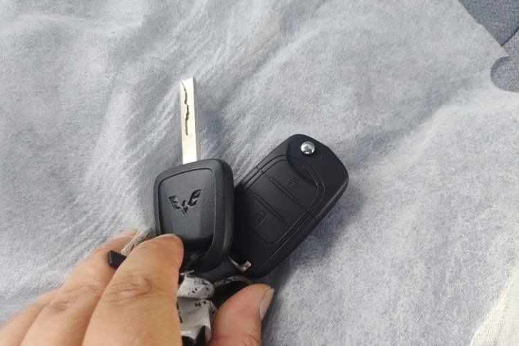 Used Wuling Yangguang 2024 300KM Comfort Version Passenger Van 75kW Interior 1