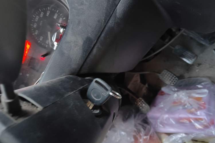 Used Wuling Rongguang 2011 1.2L Base Version
