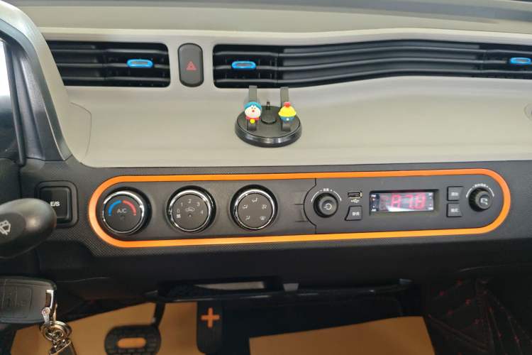 Used Wuling Hongguang MINIEV 2020 Freedom Version Lithium Iron Phosphate Audio And AC Panel