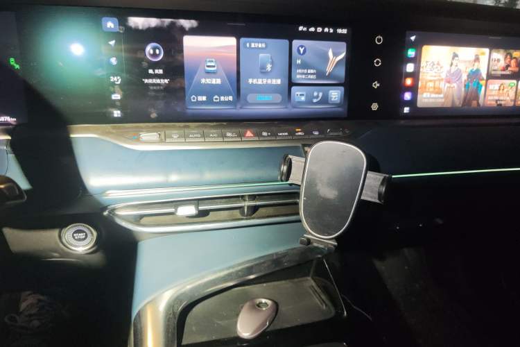 Used VOYAH FREE 2023 Four-Wheel Drive Extended-Range Model with Ultra-Long Range Audio And AC Panel