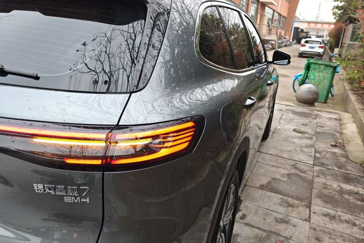 Used Geely Galaxy Galaxy Xingjian 7 EM-i 2025 120km Exploration+ Version
