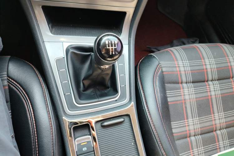 Used Volkswagen Golf 2016 1.6L Manual Fashion Edition