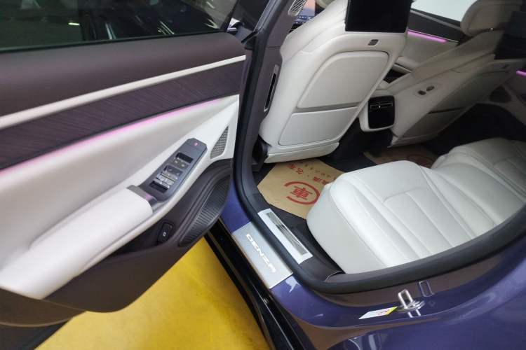 Used Denza Z9 2024 1100 km Four-Wheel Drive Max Version
