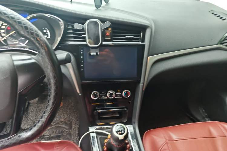 Used Venucia D60 2018 1.6L Manual Comfort Edition Audio And AC Panel