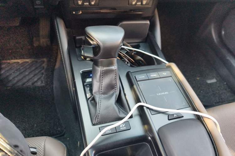 Used Lexus ES 2021 300h Deluxe Edition
