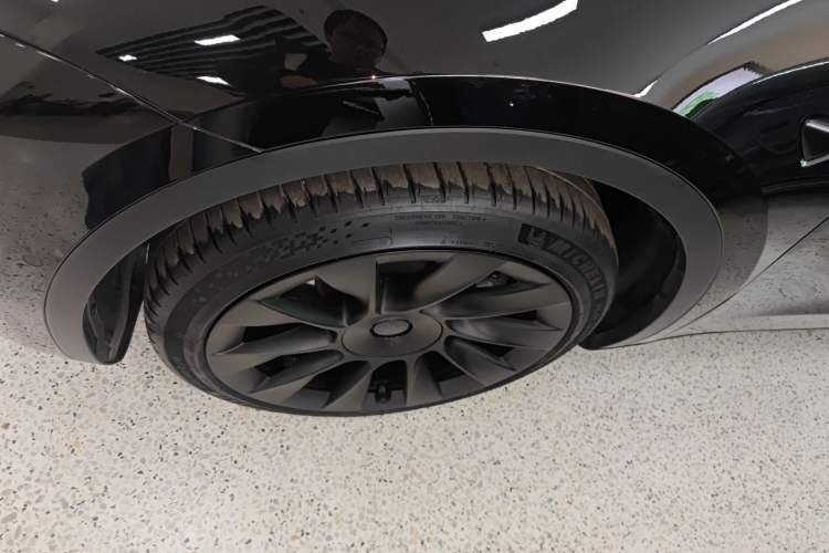 Used Tesla Model Y 2022 Long-Range All-Wheel-Drive Version