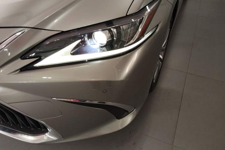 Used Lexus ES 2020 300h Premier Edition
