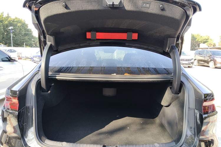 Used BYD Han 2025 EV with 701 km of Laser Radar-Enabled Intelligent Driving