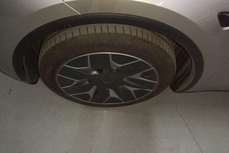 Used Tesla Model Y L 2025 Model Long-Range All-Wheel-Drive Version
