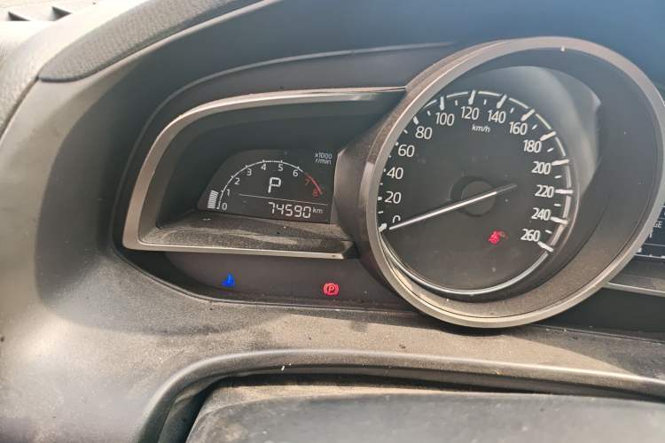 Used Mazda 3 Axela 2017 Sedan 1.5L Automatic Luxury Model Emission Standard China V Odometer Close Up