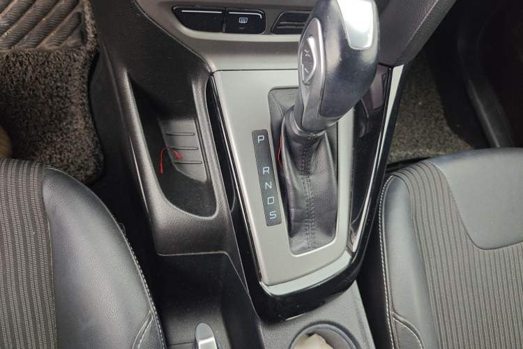 Used Ford Focus 2012 Sedan 1.6L Automatic Fashion Edition Gear Lever
