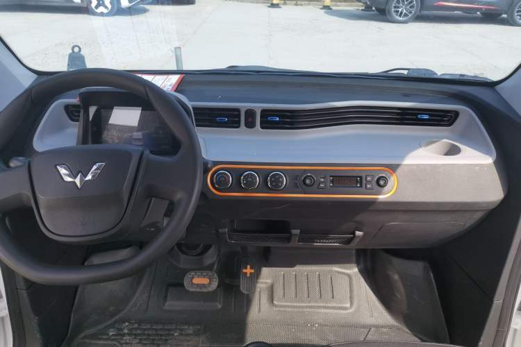 Used Wuling Hongguang MINIEV 2020 Freedom Version Lithium Iron Phosphate Audio And AC Panel