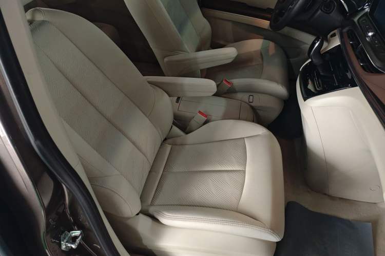 Used Buick GL8 2023 Land Executive Class Comfort Model Right Front Seat