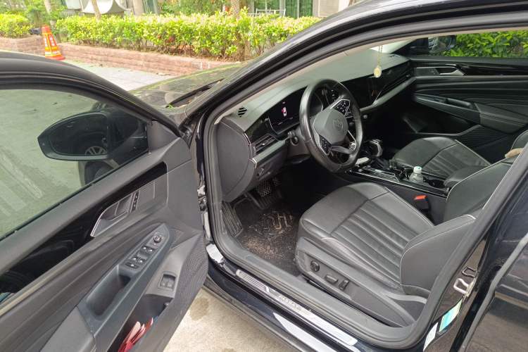 Used Volkswagen Passat New Energy 2022 430 PHEV Hybrid Elite Edition Driver Seat