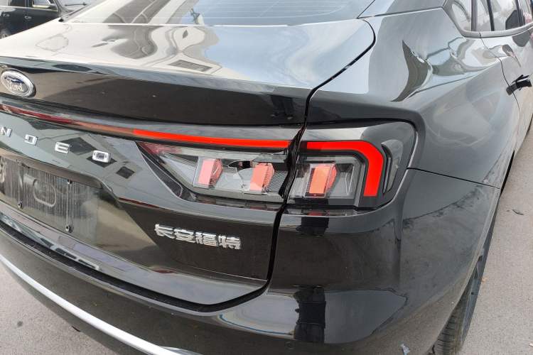 Used Ford Mondeo 2025 2.0T EcoBoost Luxury Version Right Rear Taillight