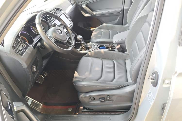 Used Volkswagen Tiguan L 2019 Revised 330TSI Automatic Two-Wheel Drive Smart & Luxury Edition China VI Standard Left Front Seat