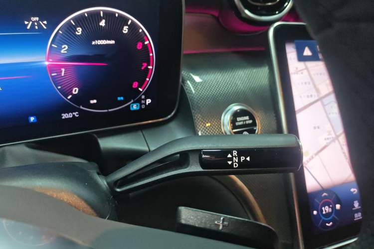 Used Mercedes-Benz GLC 2024 GLC 260 L 4MATIC Dynamic Edition 5-seater Gear Lever