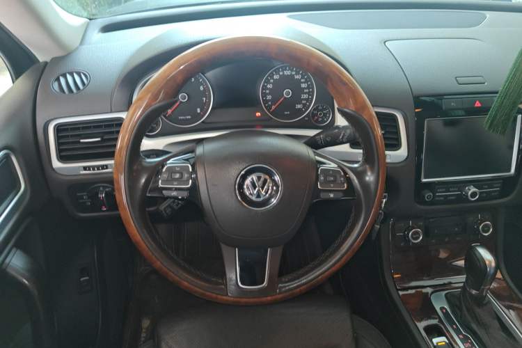 Used Volkswagen Touareg 2011 3.0 TSI Comfort Version