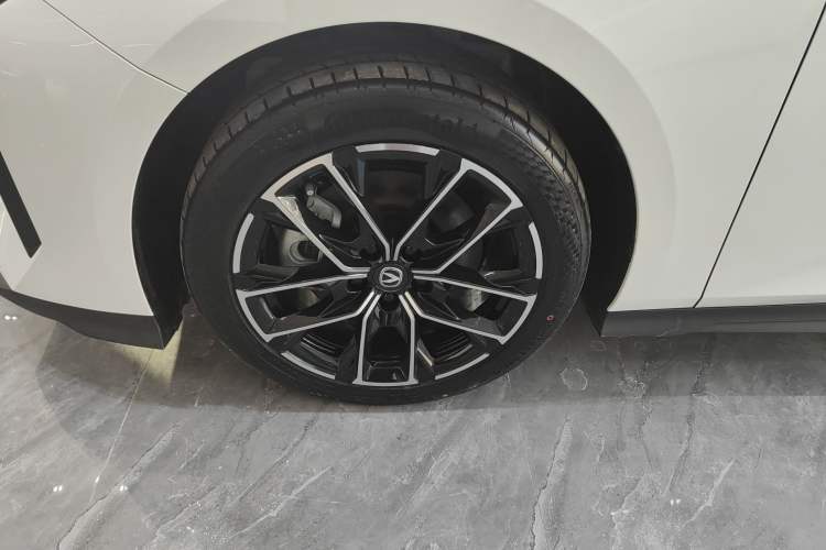 Used Changan UNI-V iDD 2024 Blue Whale Smart Electric iDD 136km ZhiKu Model
