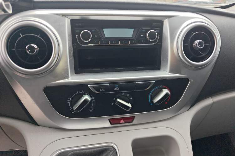 Used JAC Refine M3 2023 1.8L 5-Seater Classic Edition Audio And AC Panel